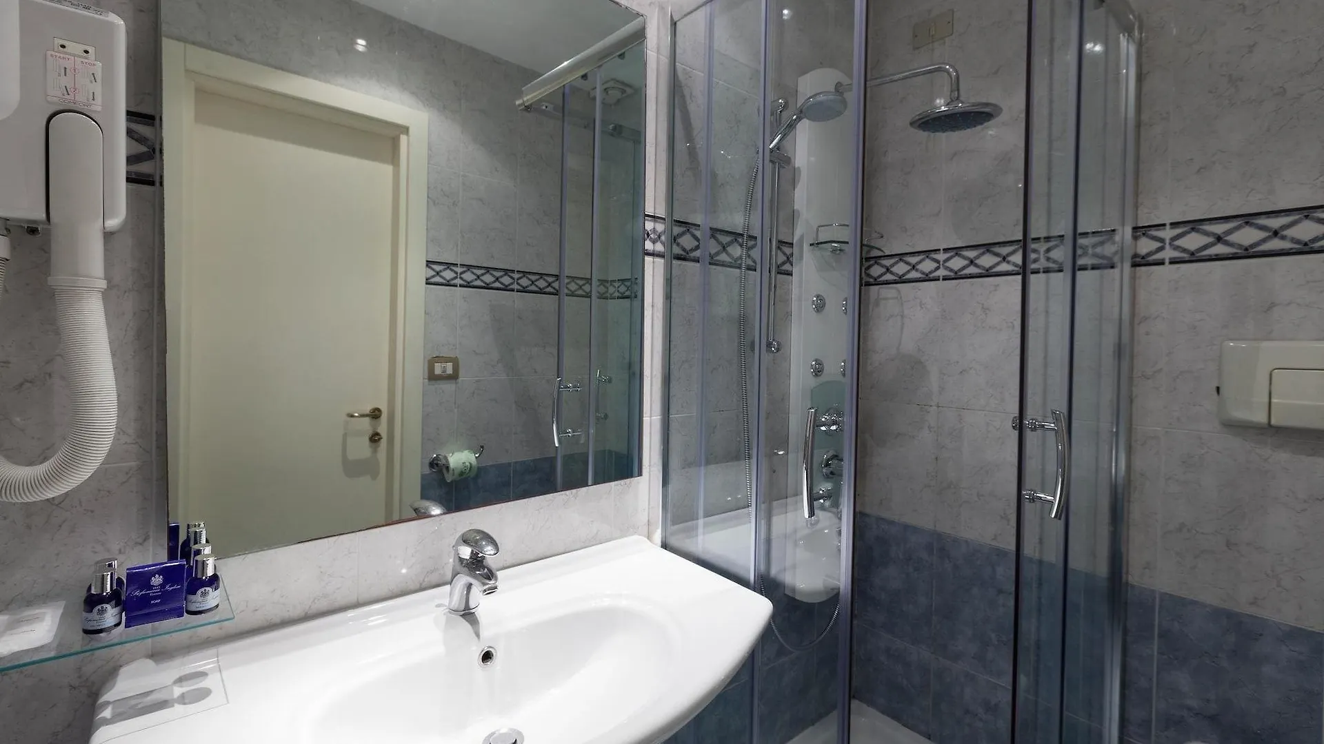 ***  Hotel Arizona Floransa İtalya