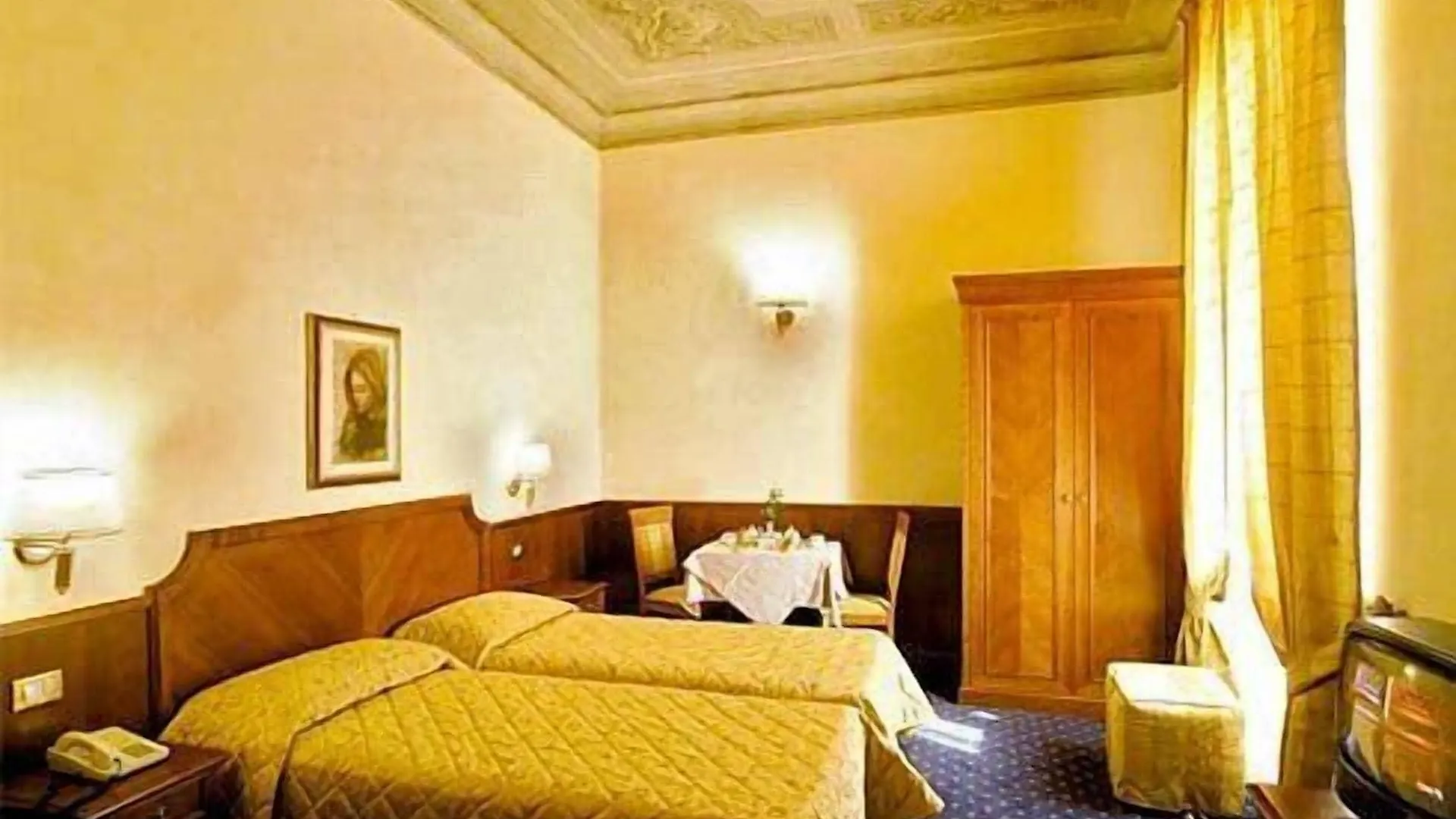 Hotel Arizona Floransa İtalya