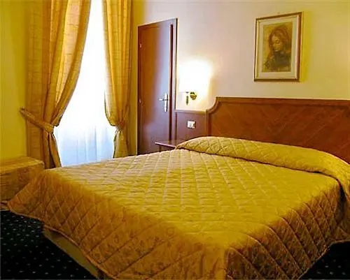 Hotel Arizona Floransa İtalya
